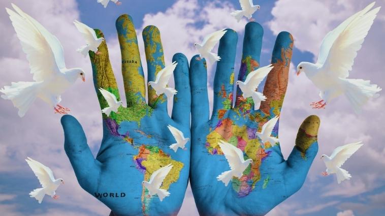 Essay on the World Peace and India in Hindi