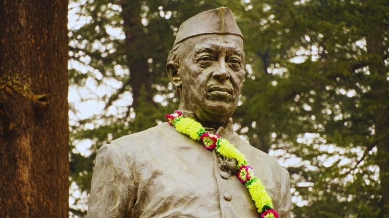 Pandit Jawaharlal Nehru Essay in Hindi